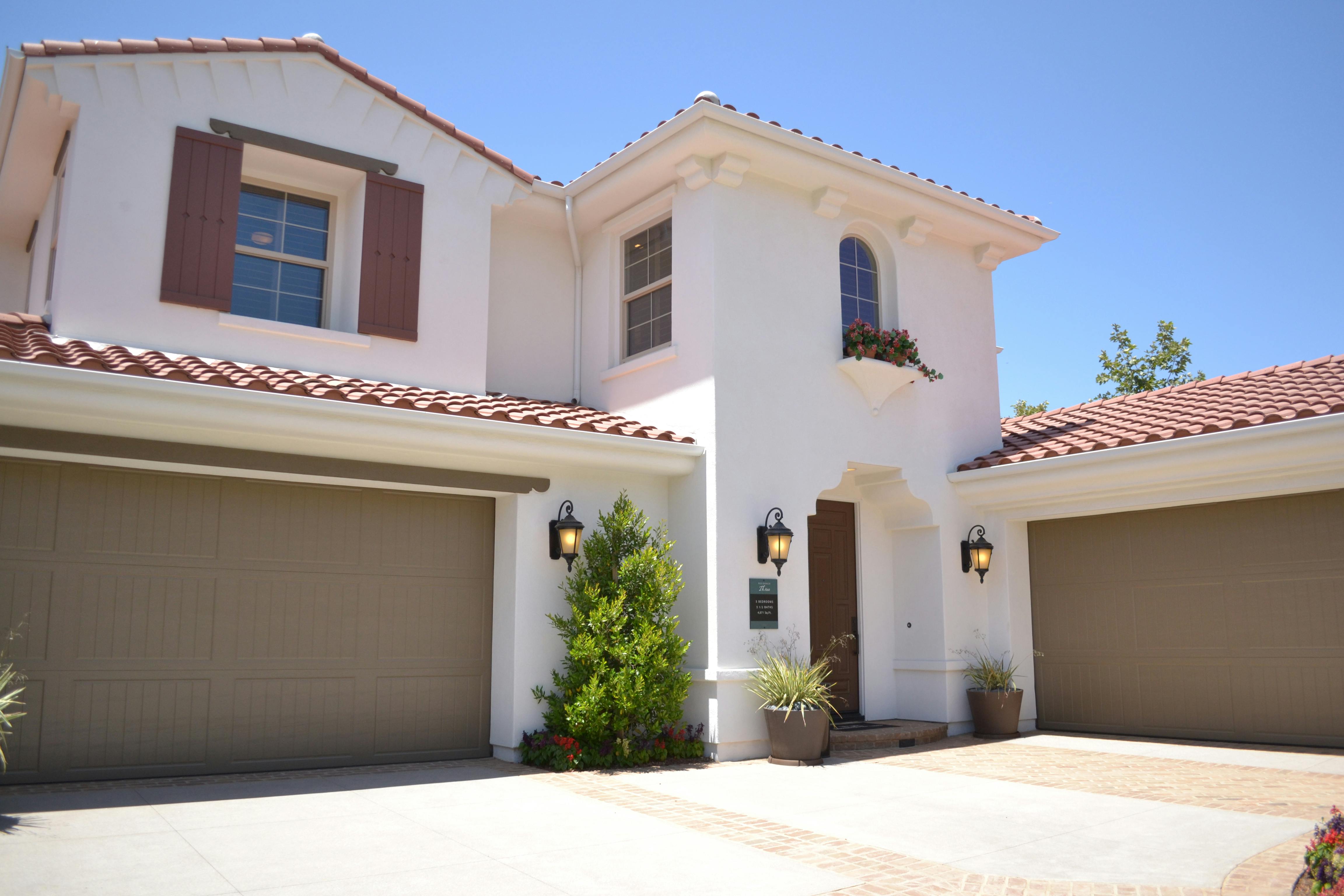 Modern home garage door installation Shoreline